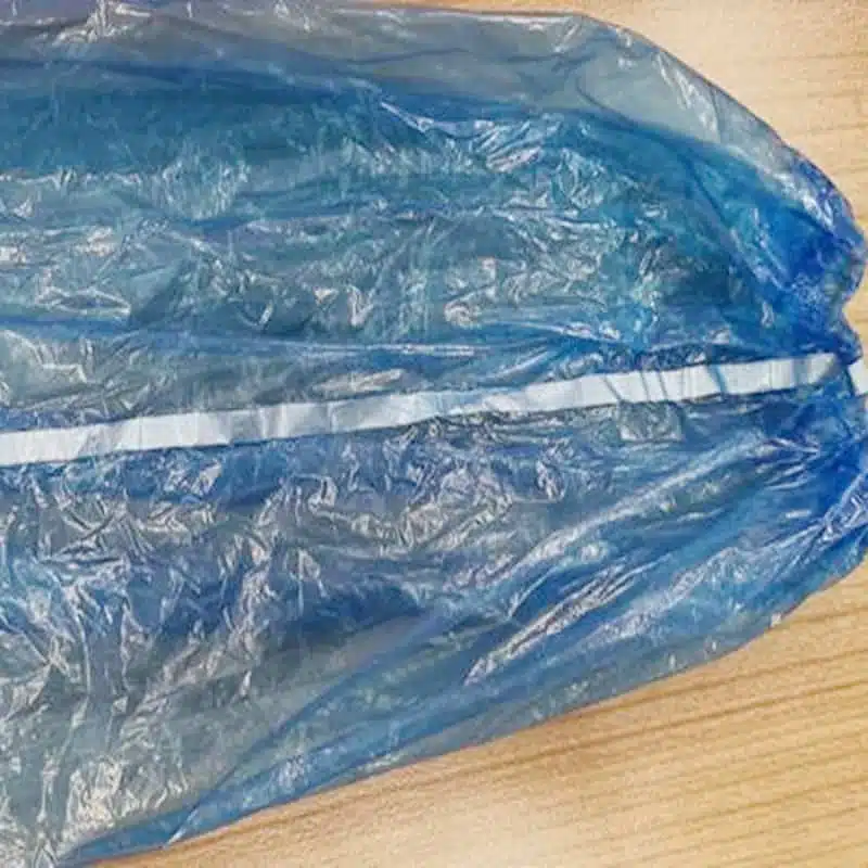 Disposable arm sleeve cover with mental/detectable strip - Imagem 2