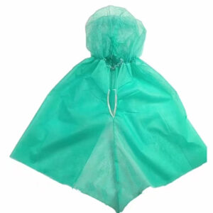 Poncho desechable verde con capucha