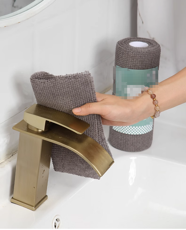 Grifo de limpieza manual con paño de microfibra