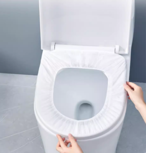 Cobertura de sanita descartável a ser colocada na sanita.