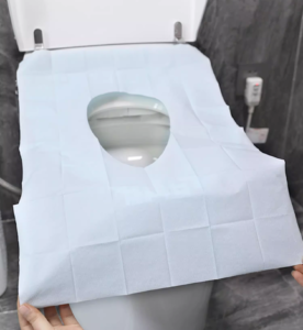 便器に被せる使い捨て便座カバー。